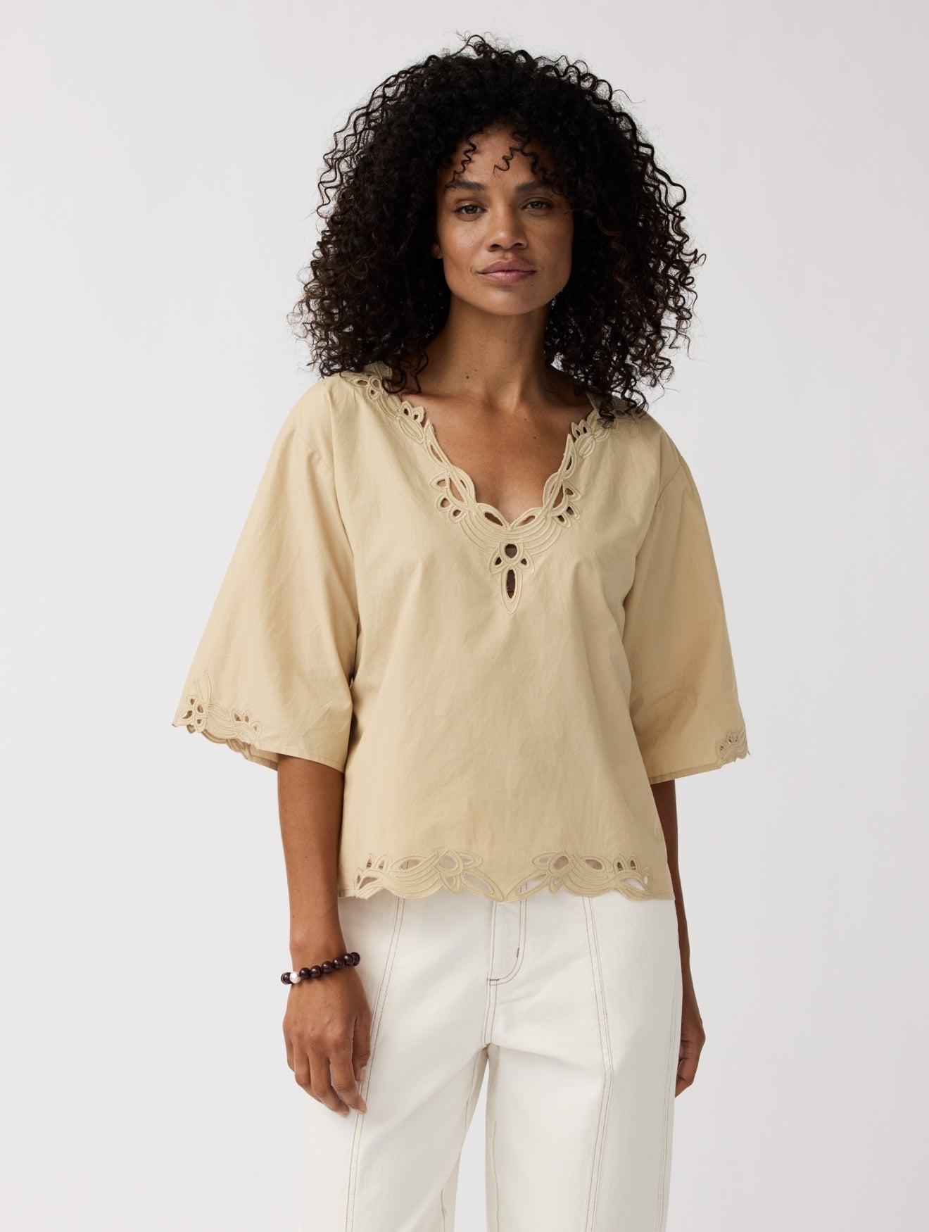 Top Aila | Sand
